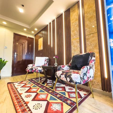Luxury Two Bedroom شقة فخمة وكبيرة غرفتين Ajman Bagian luar foto